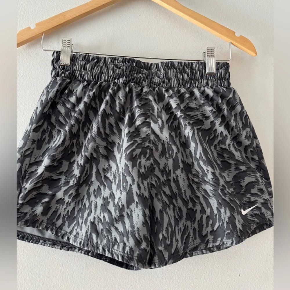 Nike Dri-Fit Animal Print Athletic Shorts,‎ size Large, workout, sports, lined